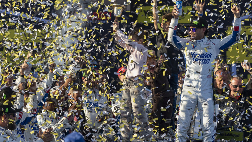 Kyle Larson's 73-Point Lead Makes Hamlin's Title Run Nearly Impossible