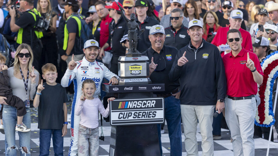 NASCAR Media Ignores Fans as Larson's Early Title Bid Sparks Outrage